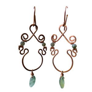 Koperen-oorhangers-prehniet-labradoriet